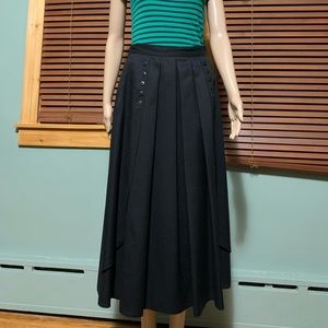 Black wide skirt. Retro 1980’ style by Charles Eduard. Size 2. Made in France.